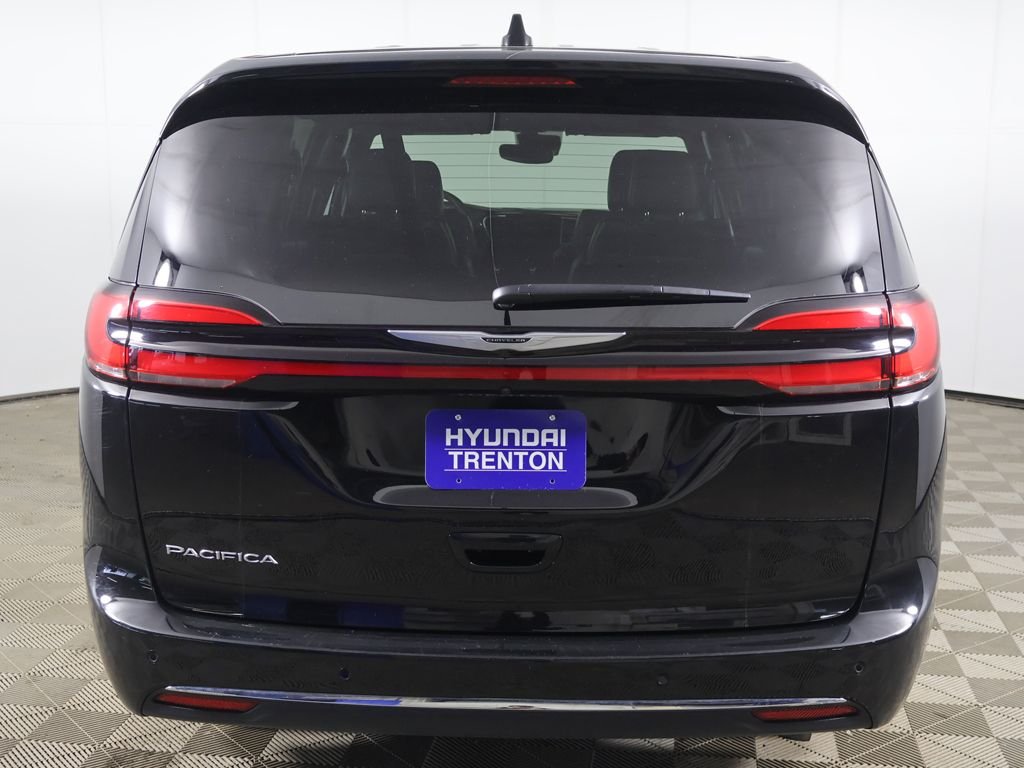 2025 Chrysler Pacifica Select - Photo 13