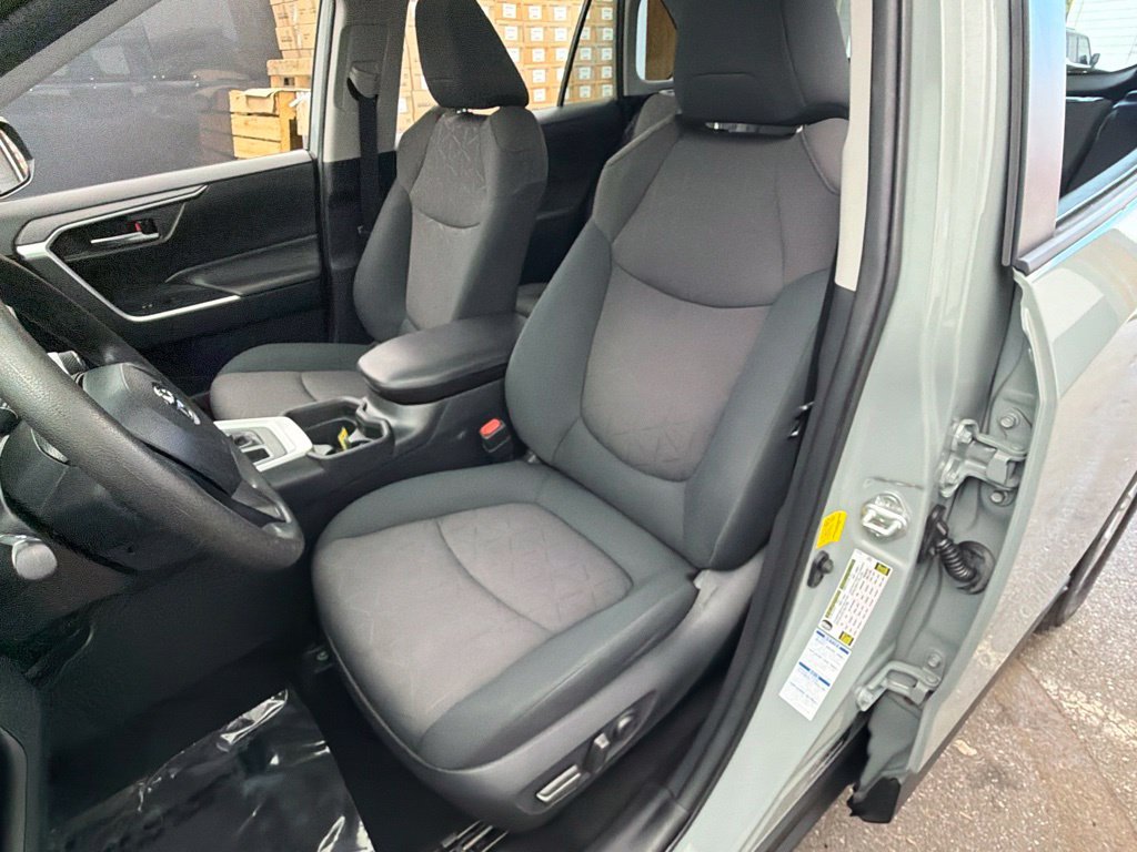 Used 2019  Toyota XLE image 20