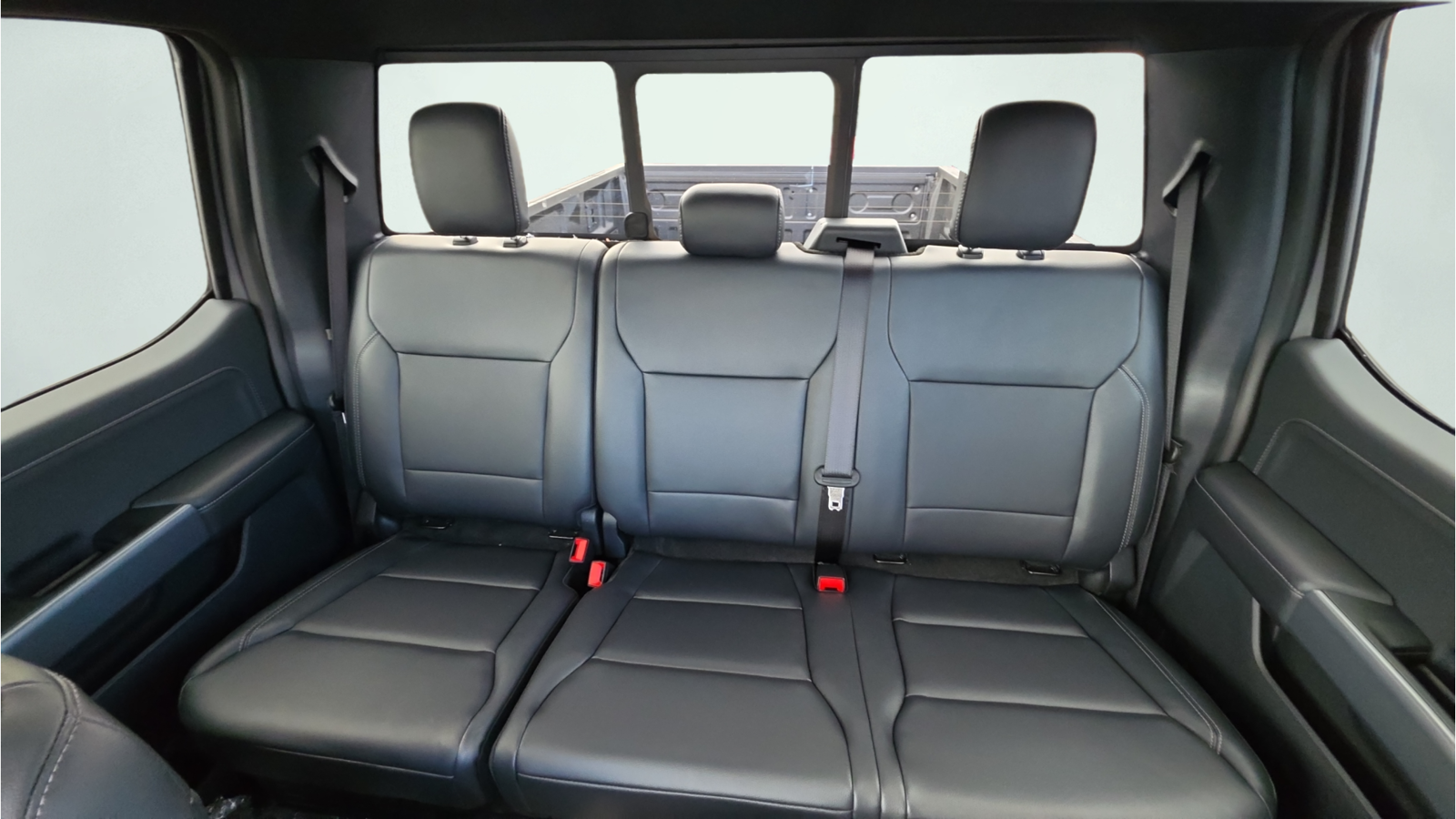 New 2026 Carbonized Gray Metallic Ford XLT image 24