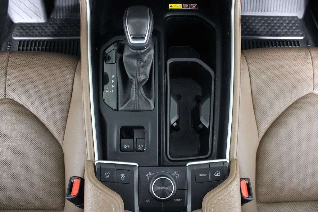 Used 2024 Pearl Toyota Platinum image 29
