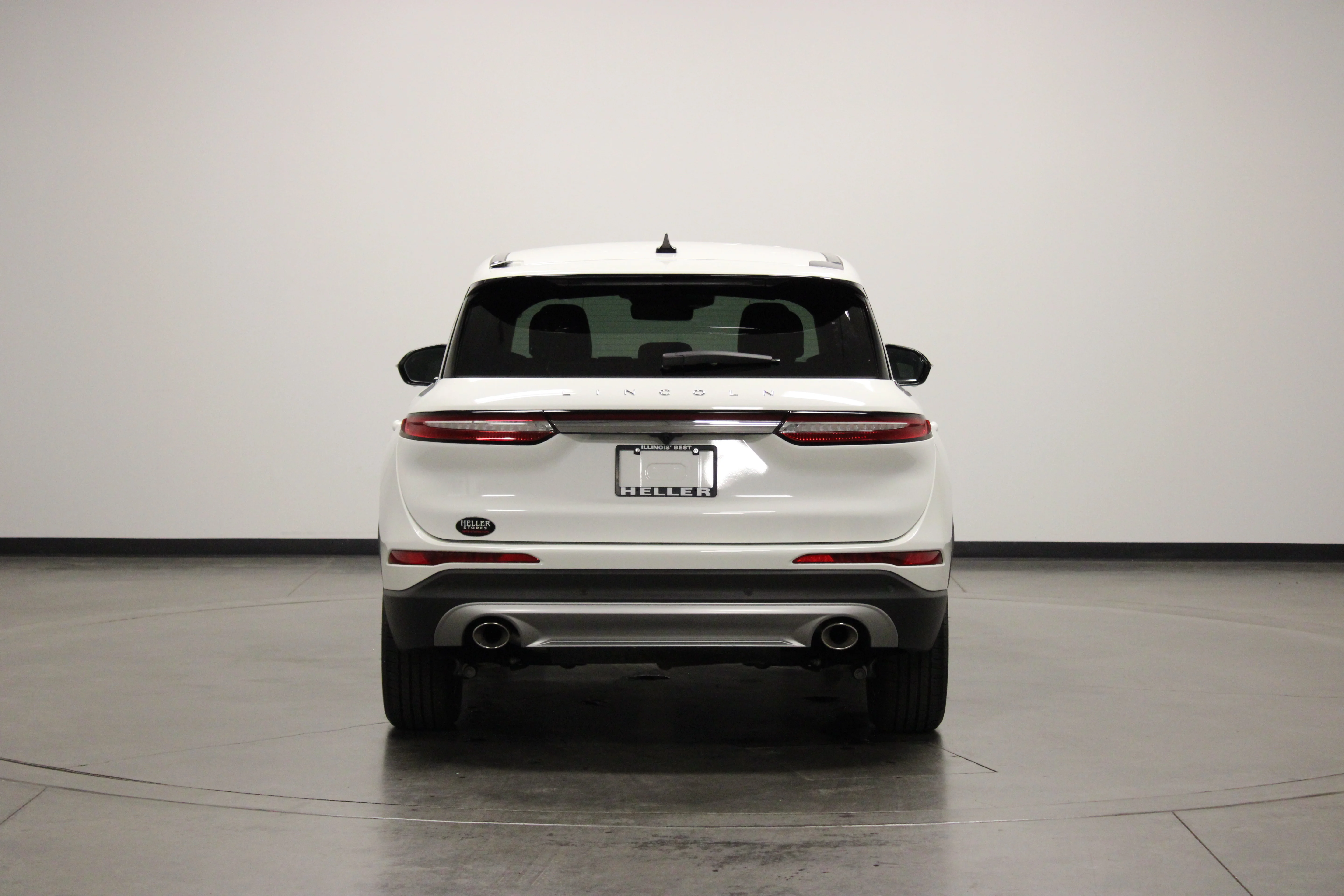 Used 2025 White Metallic Lincoln Premiere image 7