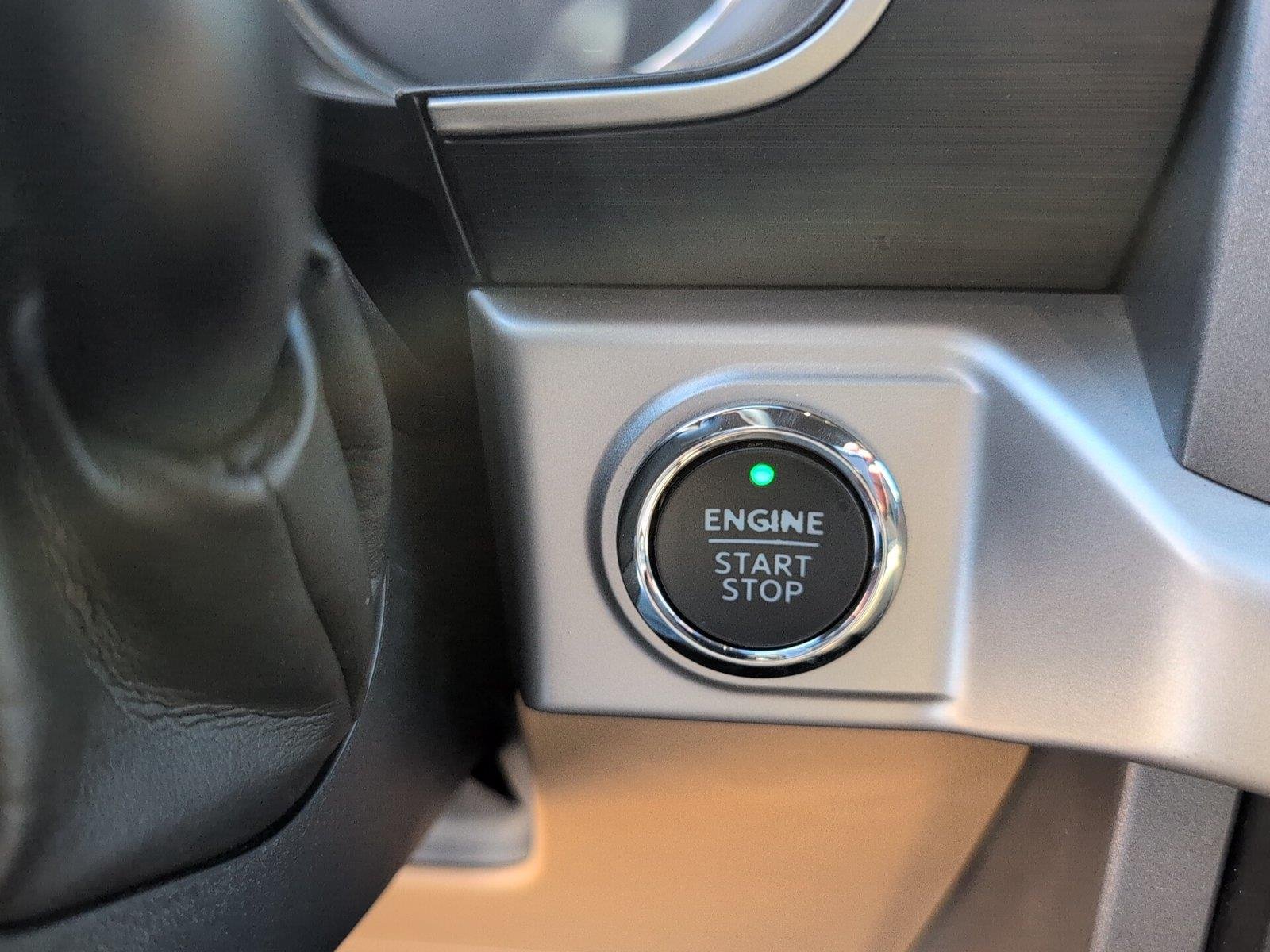 Used 2023 Oxford White Ford XLT image 30