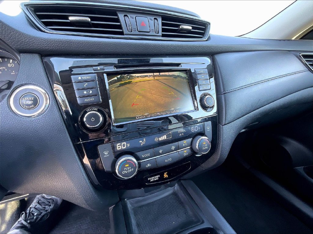 Used 2020 Green Nissan SV image 14
