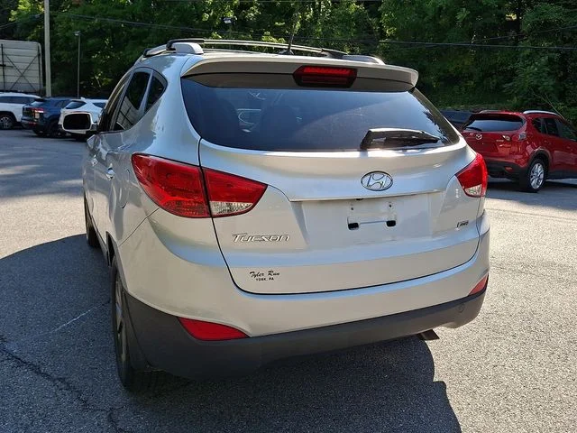 Used 2015 Silver Hyundai SE image 9