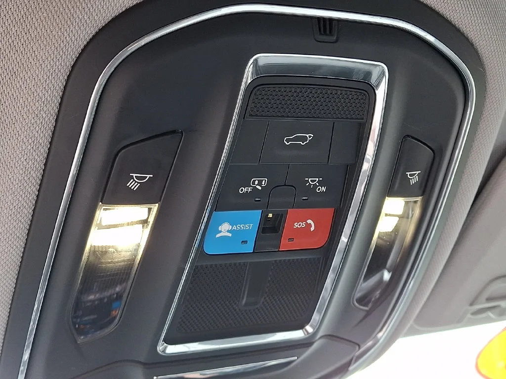 Used 2023 Silver Jeep Limited image 23