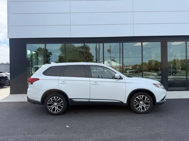 Used 2017 White Mitsubishi SEL image 2