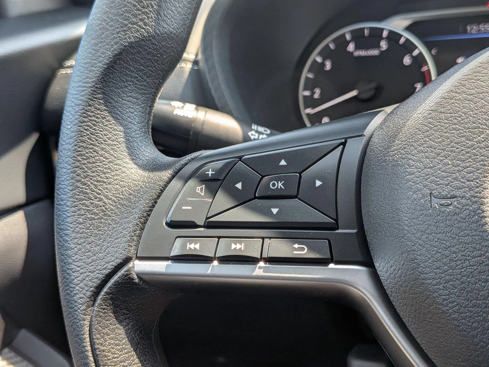 Used 2025 Electric Blue Metallic Nissan SV image 20