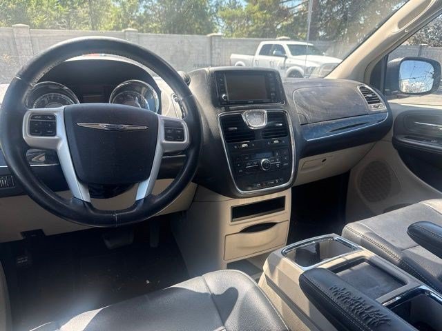 Used 2016 Granite Crystal Metallic Clearcoat Chrysler Touring image 5