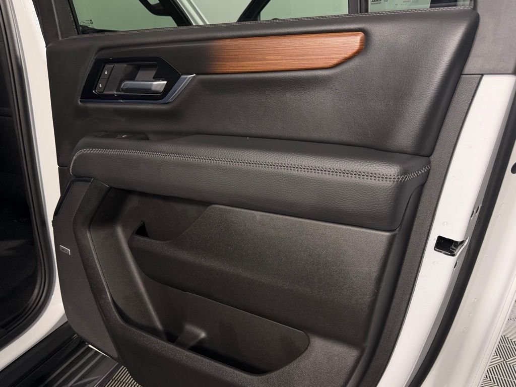 Used 2025 White GMC Denali image 26