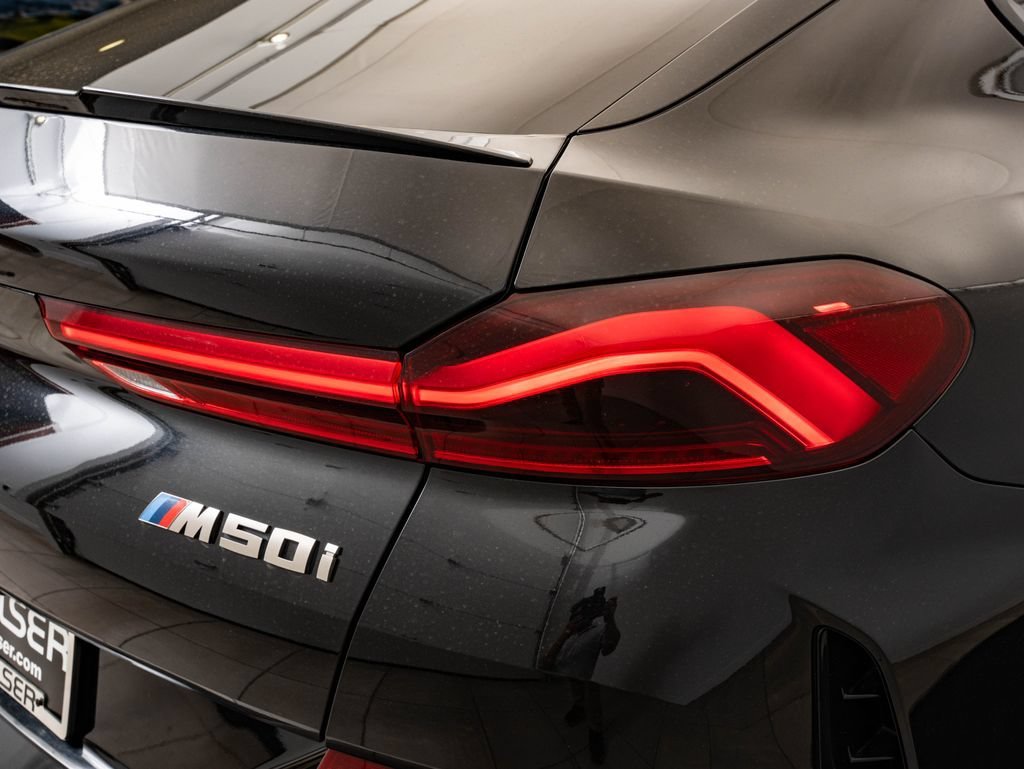 Used 2021 Black Sapphire Metallic BMW M50i image 9
