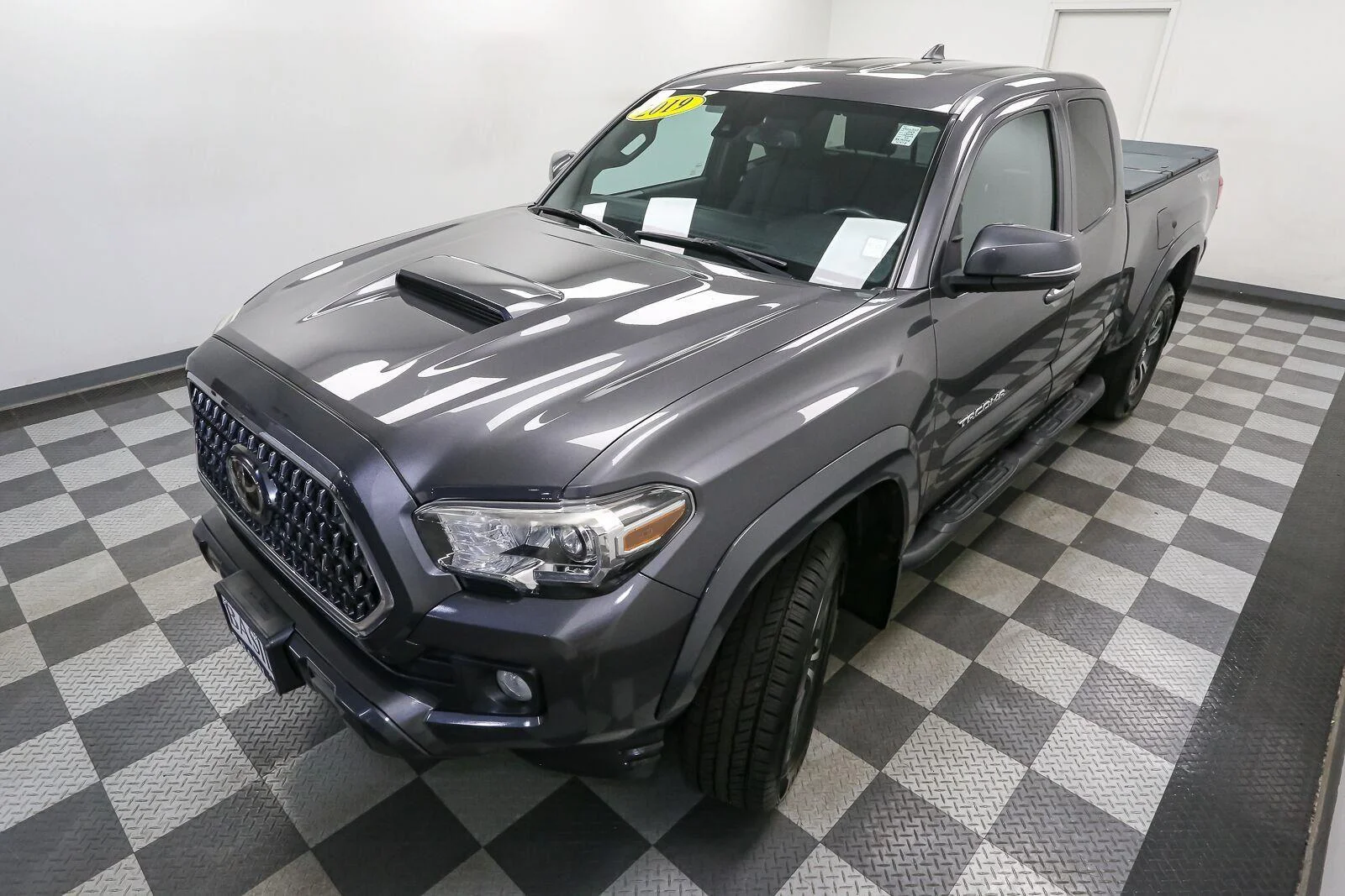 Used 2019 Magnetic Gray Metallic Toyota SR5 image 6