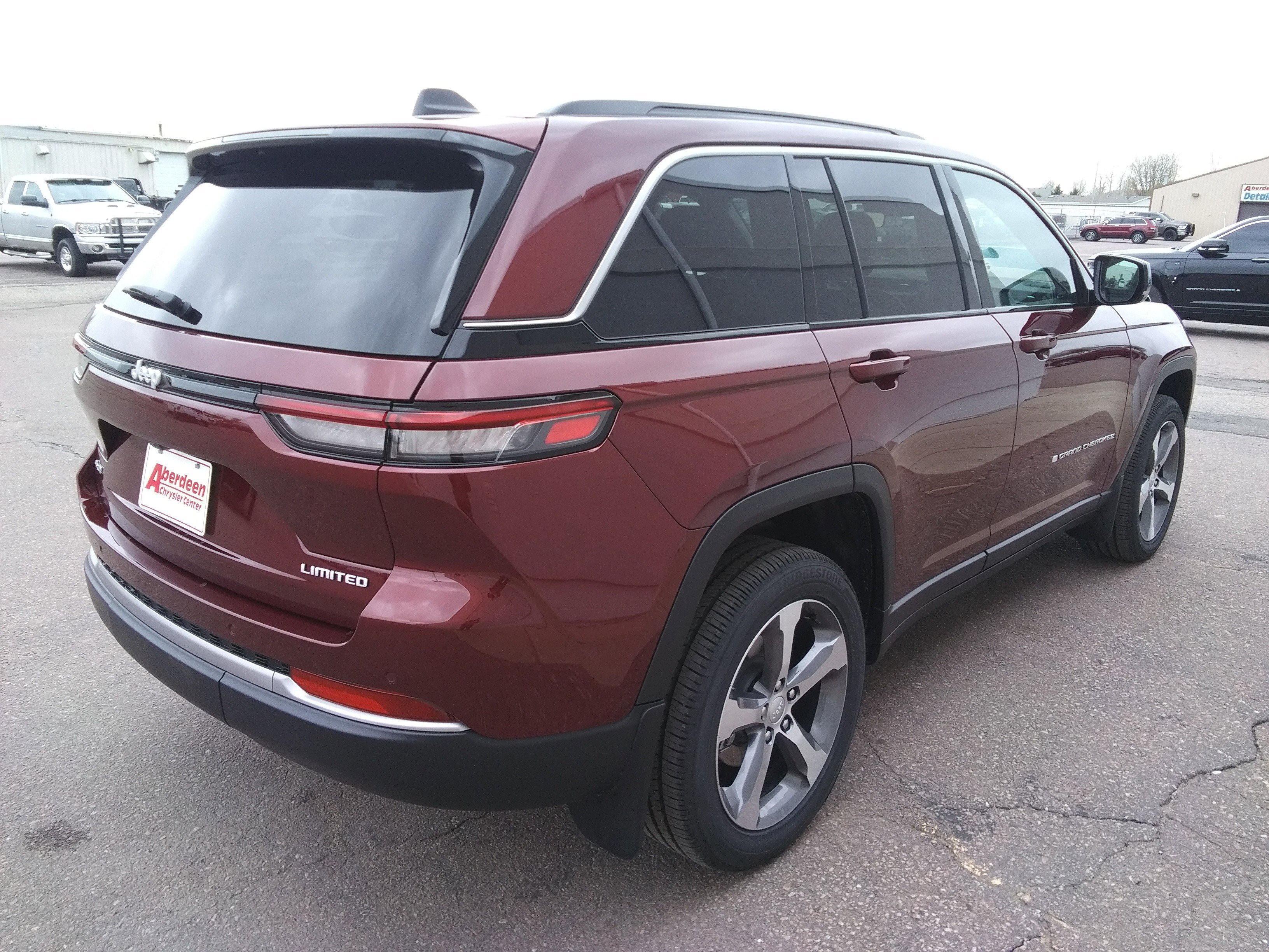 New 2026 Velvet Red Pearl-Coat Exterior Paint Jeep Limited image 5