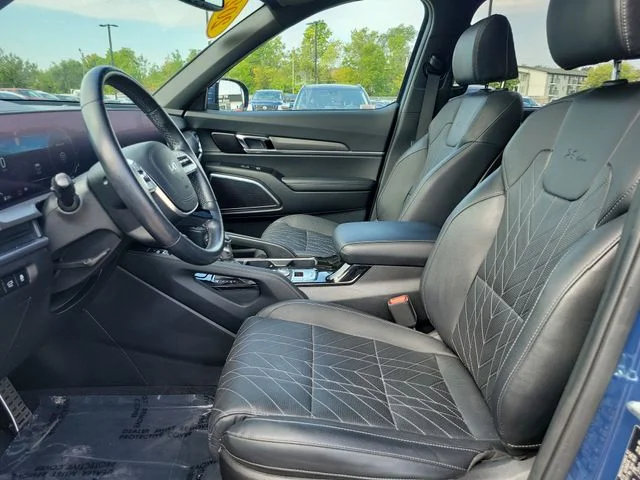 Used 2023 Black Kia SX X-Line image 18