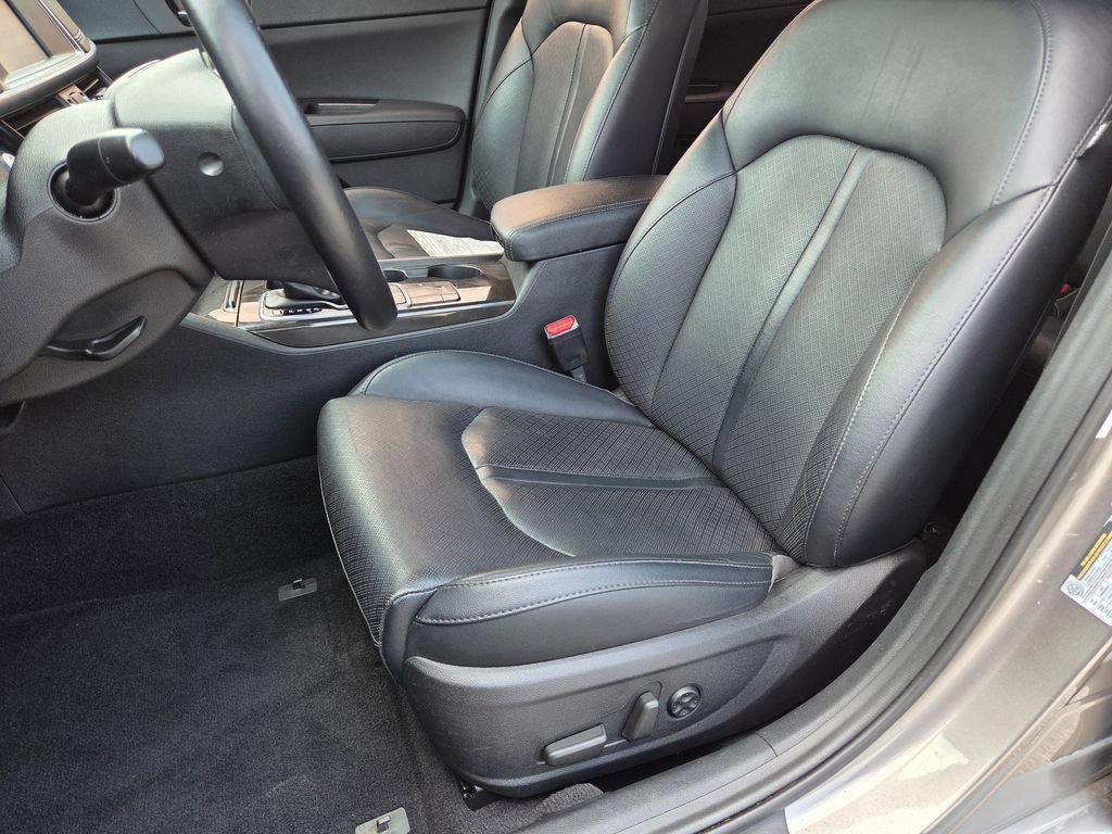 Used 2017 Titanium Silver Kia EX image 6