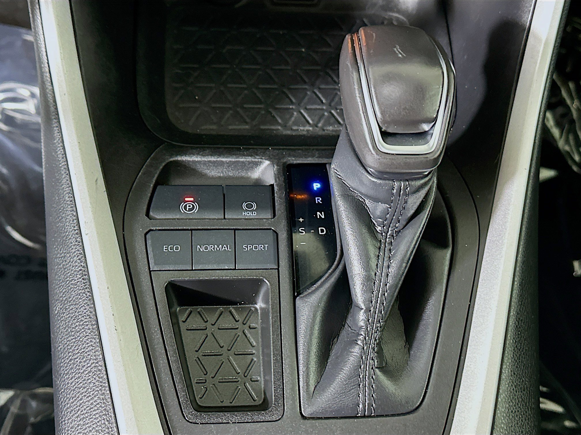 Used 2024 Magnetic Gray Metallic Toyota XLE Premium image 21