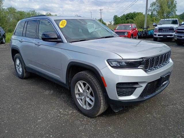 Used 2025 Silver Jeep Laredo X image 3