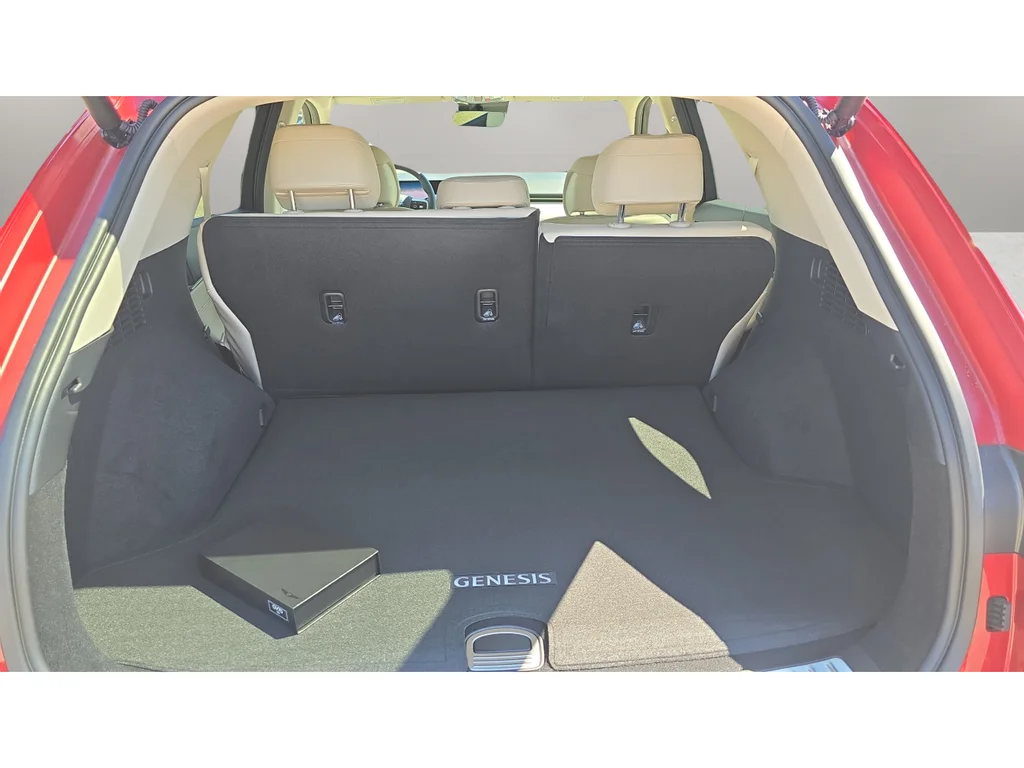 Used 2026 Red Genesis 2.5T Select image 9
