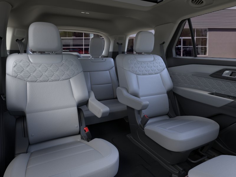 New 2026 Star White Metallic Tri-Coat Ford Platinum™ image 11