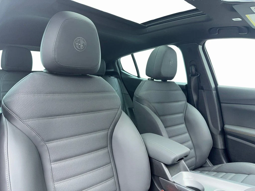 New 2025 Blue Alfa Romeo Base image 44