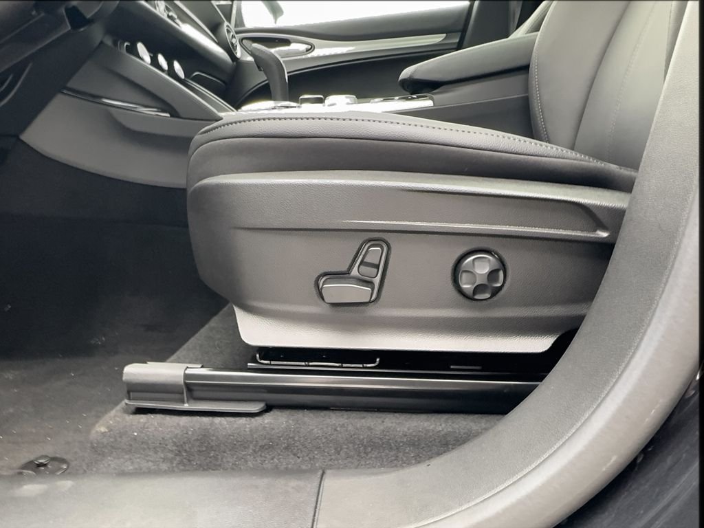 2025 Alfa Romeo Stelvio Base - Photo 30