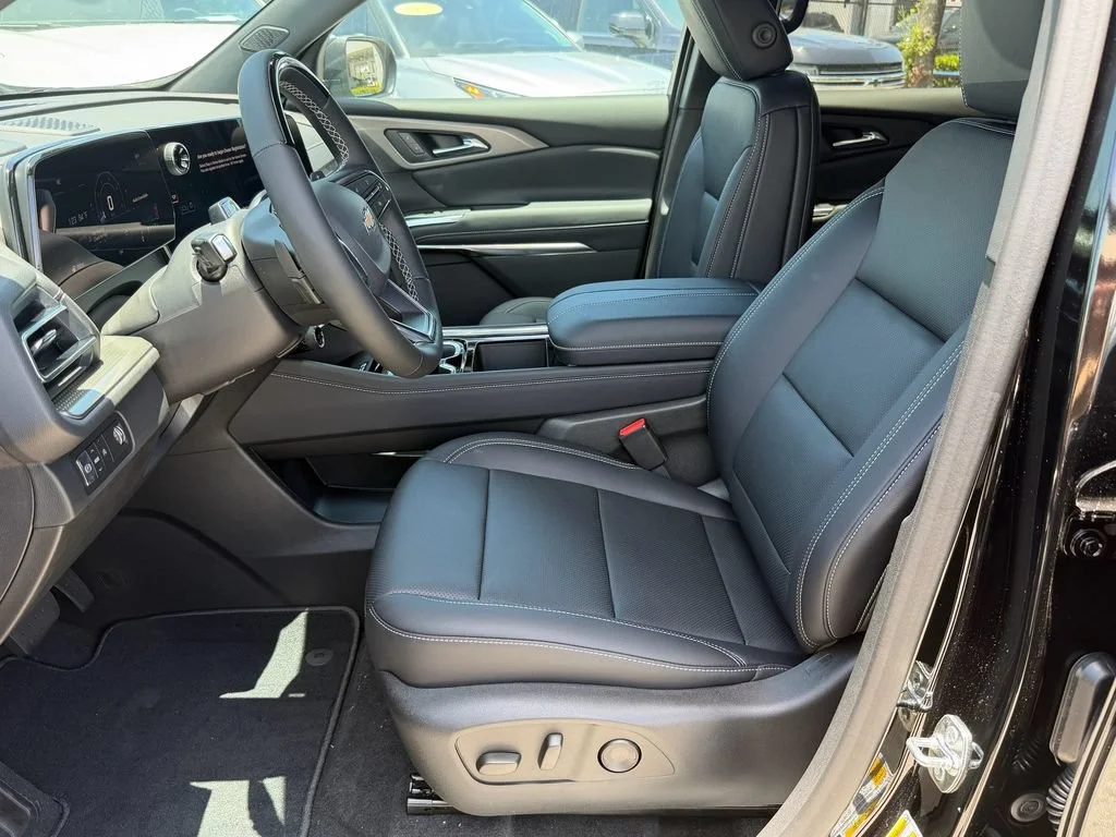 New 2026 Mosaic Black Metallic Chevrolet LT image 8