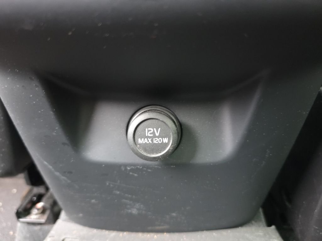 Used 2019 White Volvo T5 Momentum image 28
