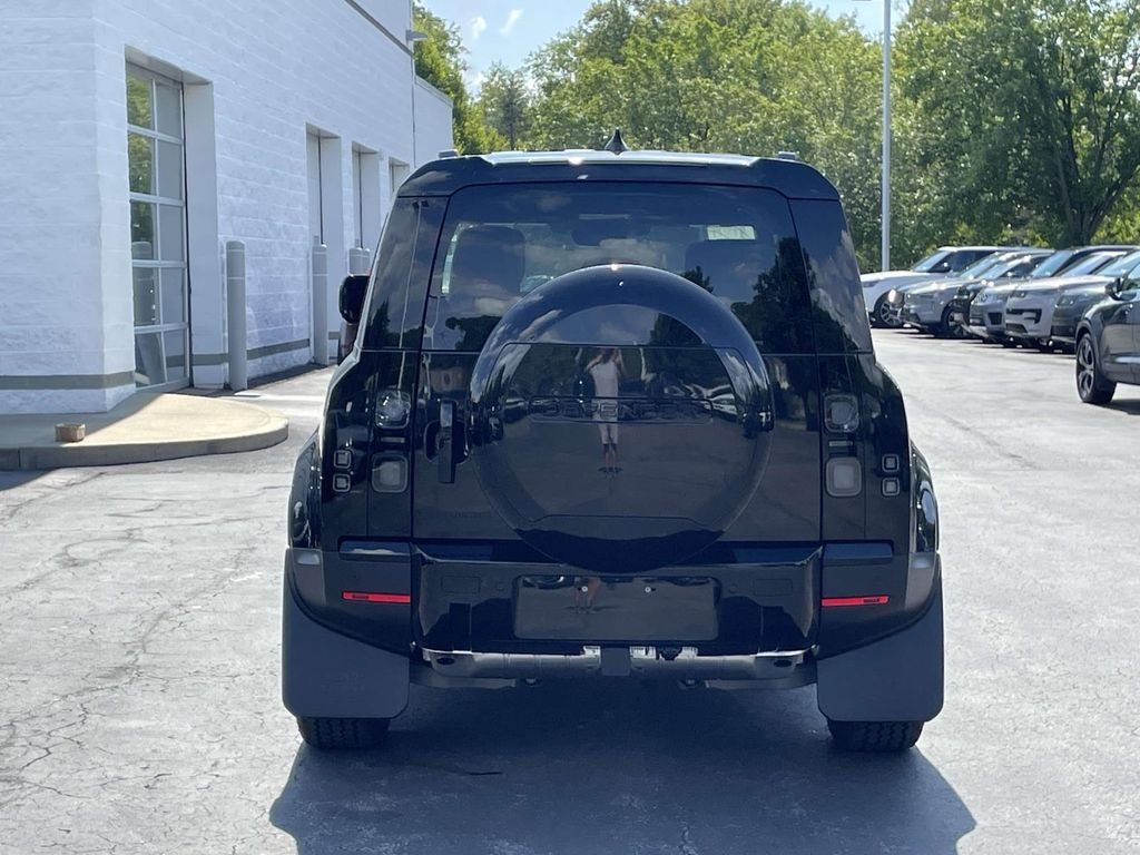 New 2026 Santorini Black Land Rover S image 8
