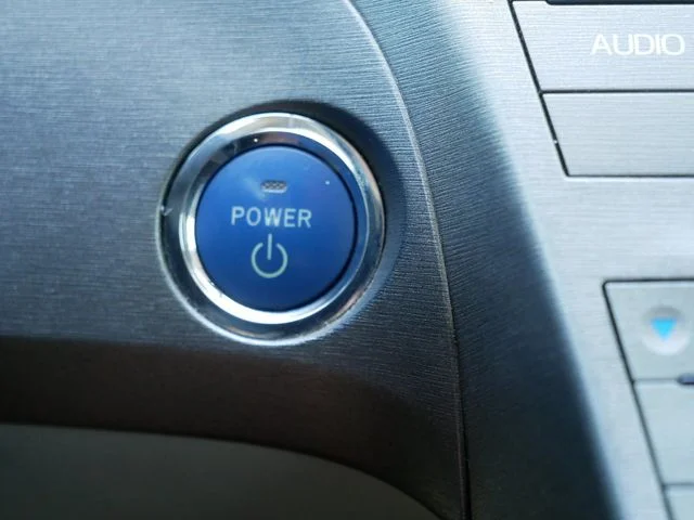 Used 2013 Pearl Toyota Three image 33