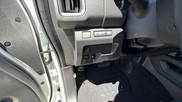 New 2026 Glacier White Nissan Crew Cab S image 28