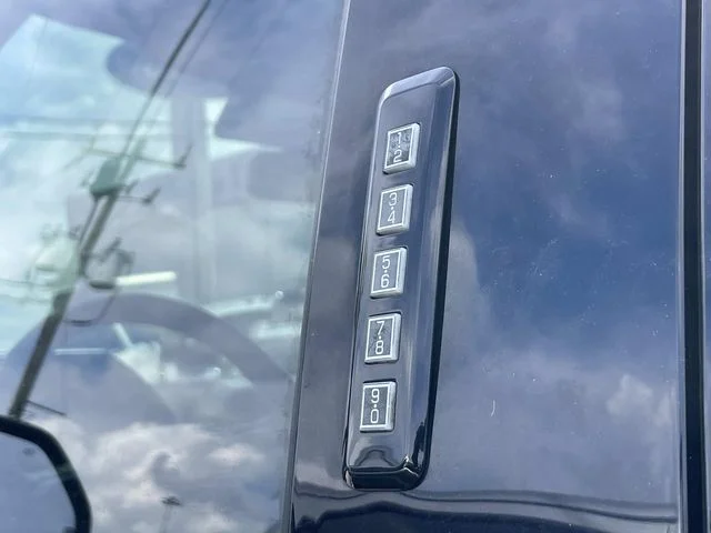 Used 2017 White Ford XLT image 5