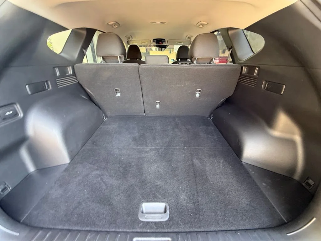 Used 2025 Silver Hyundai SEL image 19