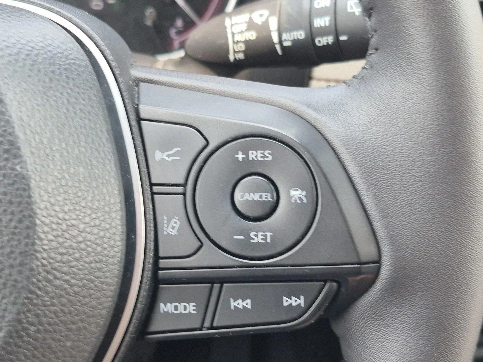 Used 2023 Wind Chill Pearl Toyota XLE Premium image 21