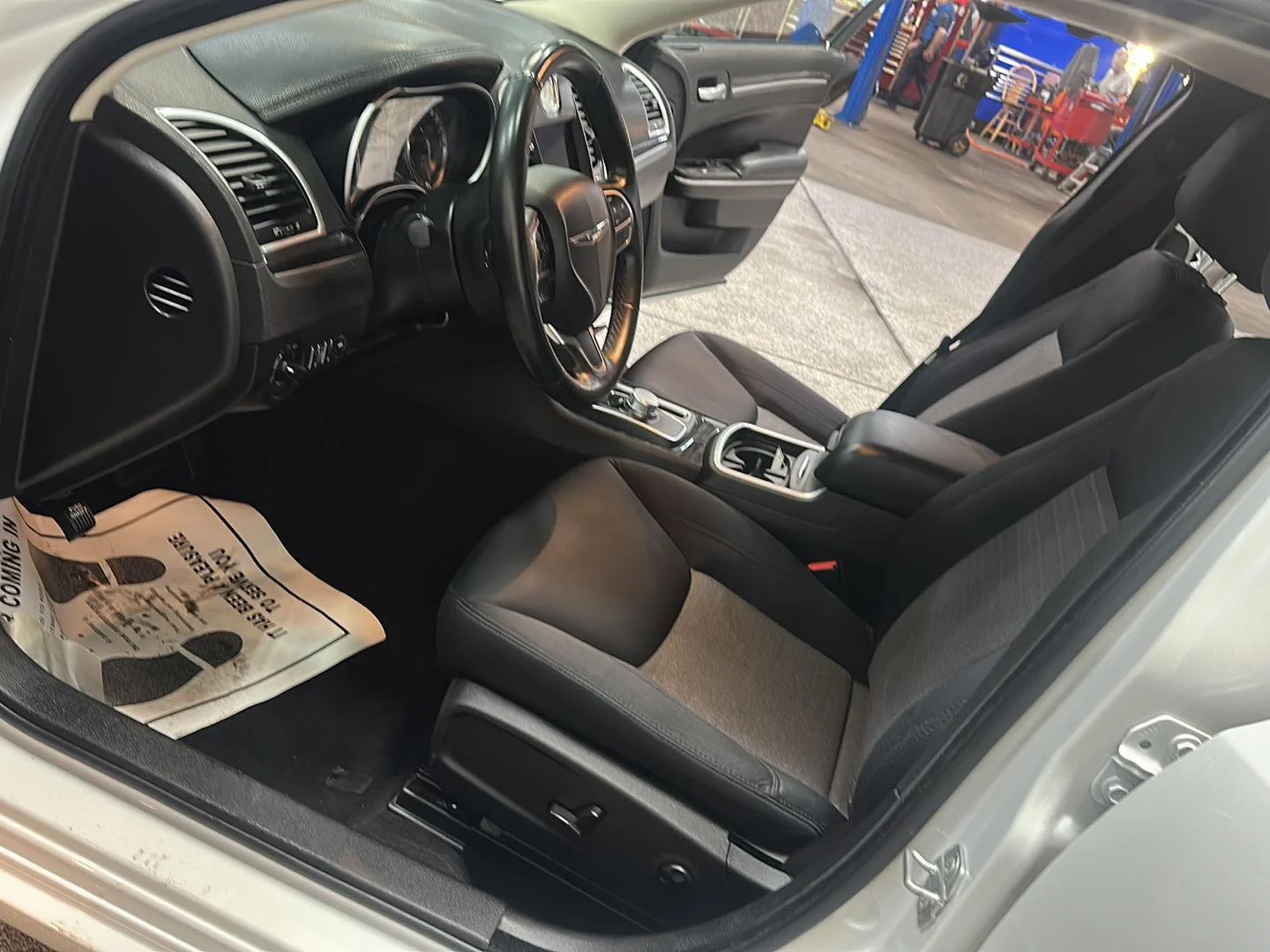 Used 2021 Bright White Clearcoat Chrysler Touring image 15