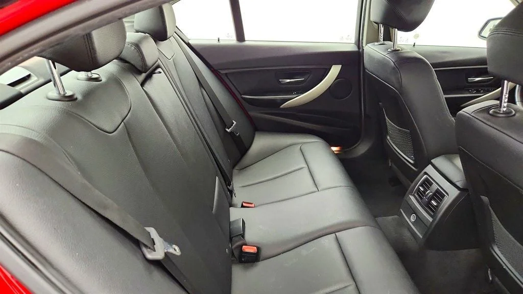 Used 2016 Melbourne Red Metallic BMW Sdn 320i xDrive AWD w/ Premium Pkg & Heated Seats image 19