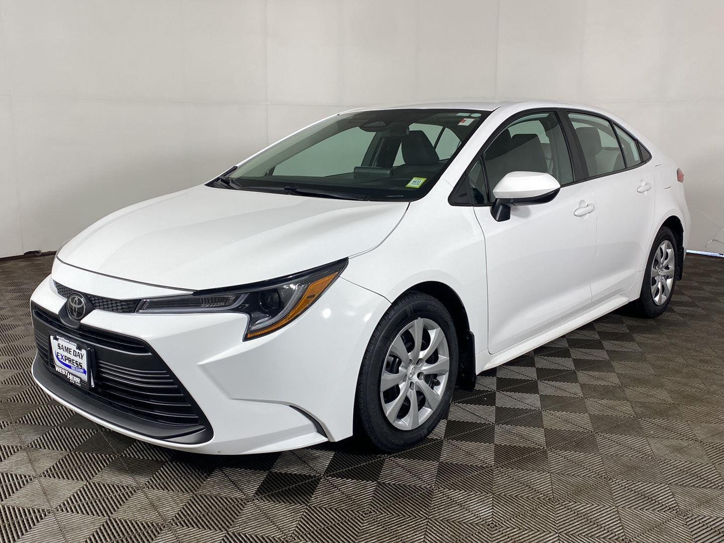 Used 2023 Ice Cap Toyota LE image 21