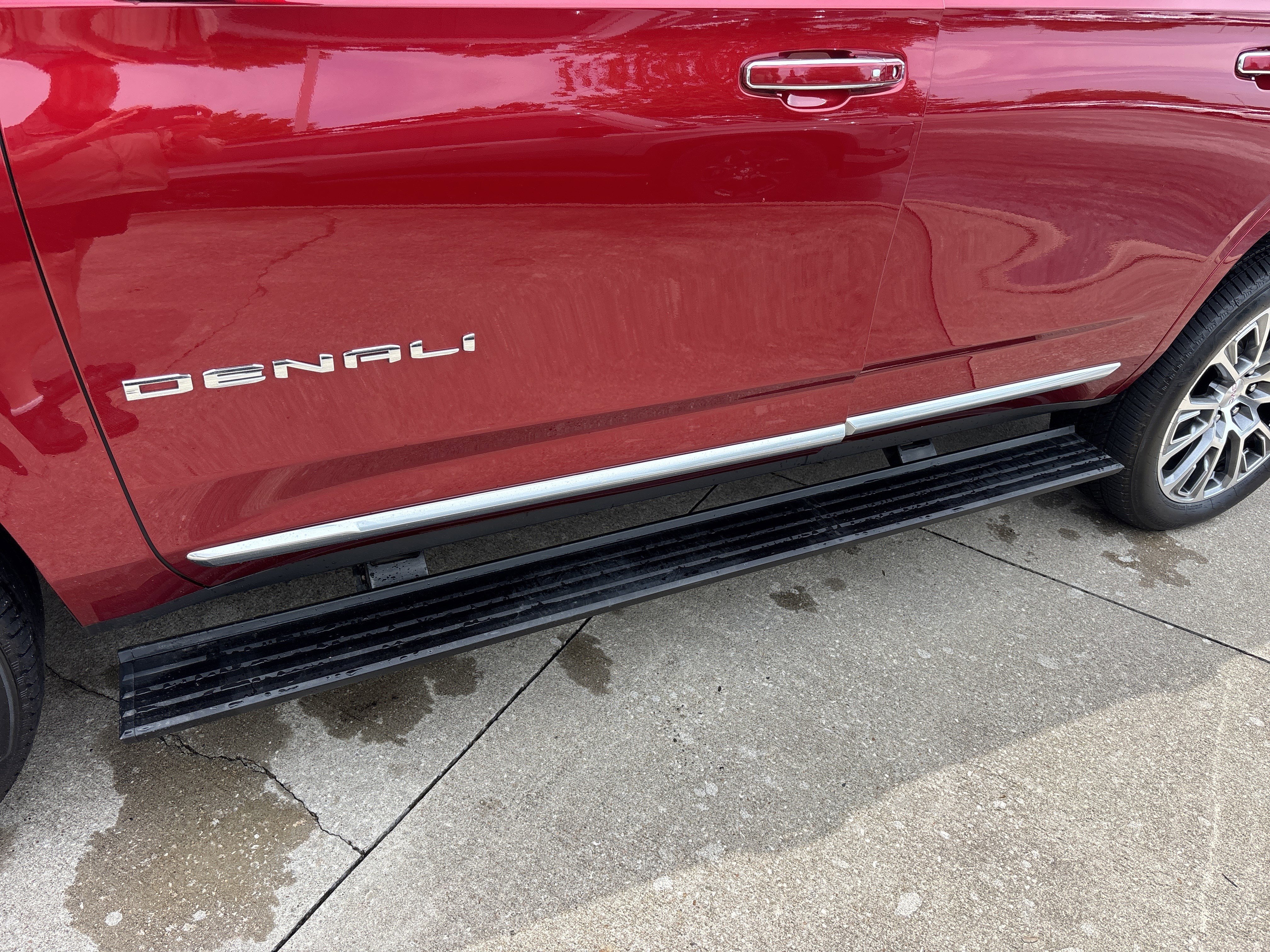 Used 2025 Volcanic Red Tintcoat GMC Denali 4WD image 15