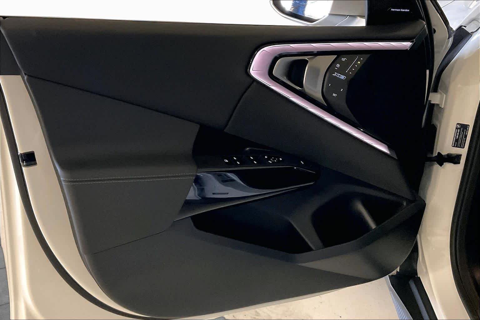 New 2026 Alpine White BMW 30 xDrive image 10