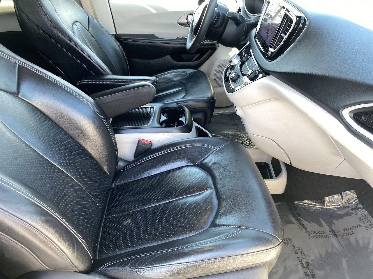 Used 2022 Bright White Chrysler Touring L image 9