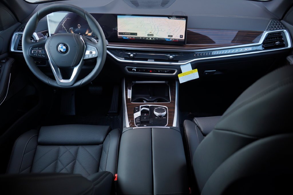Used 2026 Black Sapphire Metallic BMW sDrive40i image 13