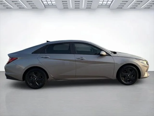 Used 2023 Silver Hyundai SEL image 2