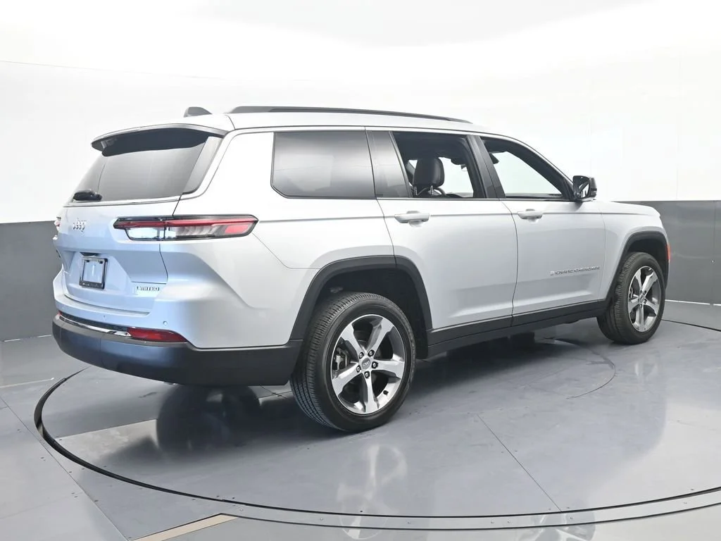 Used 2025 Silver Jeep Limited image 6