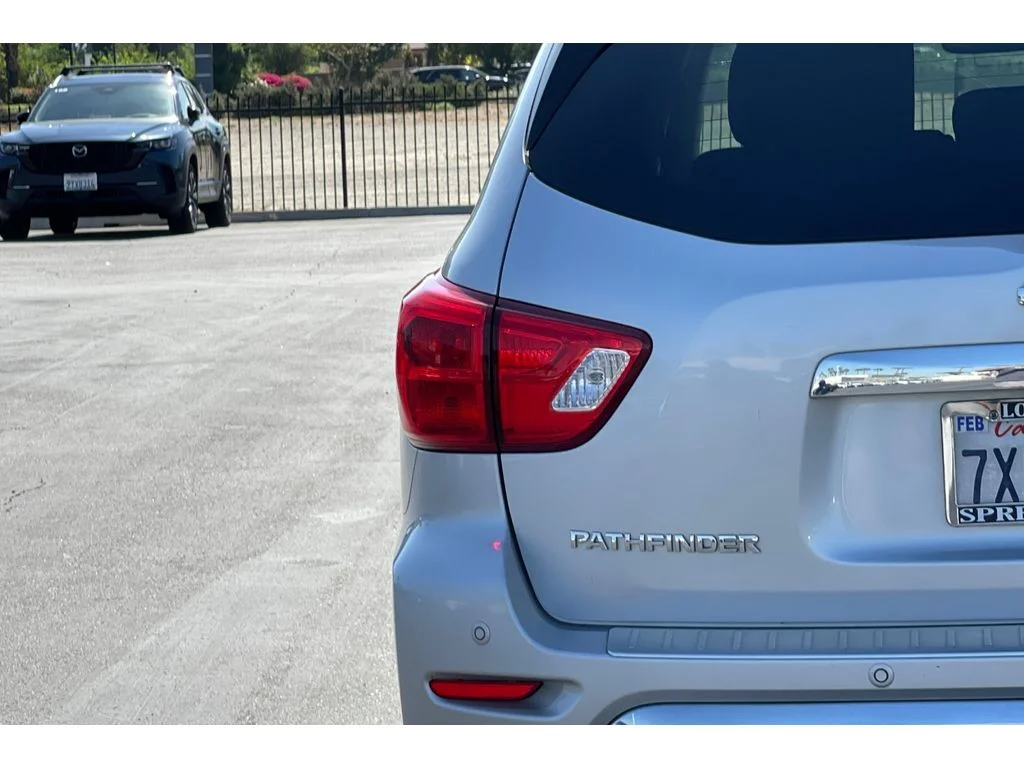 Used 2017 Brilliant Silver Metallic Nissan SV image 14