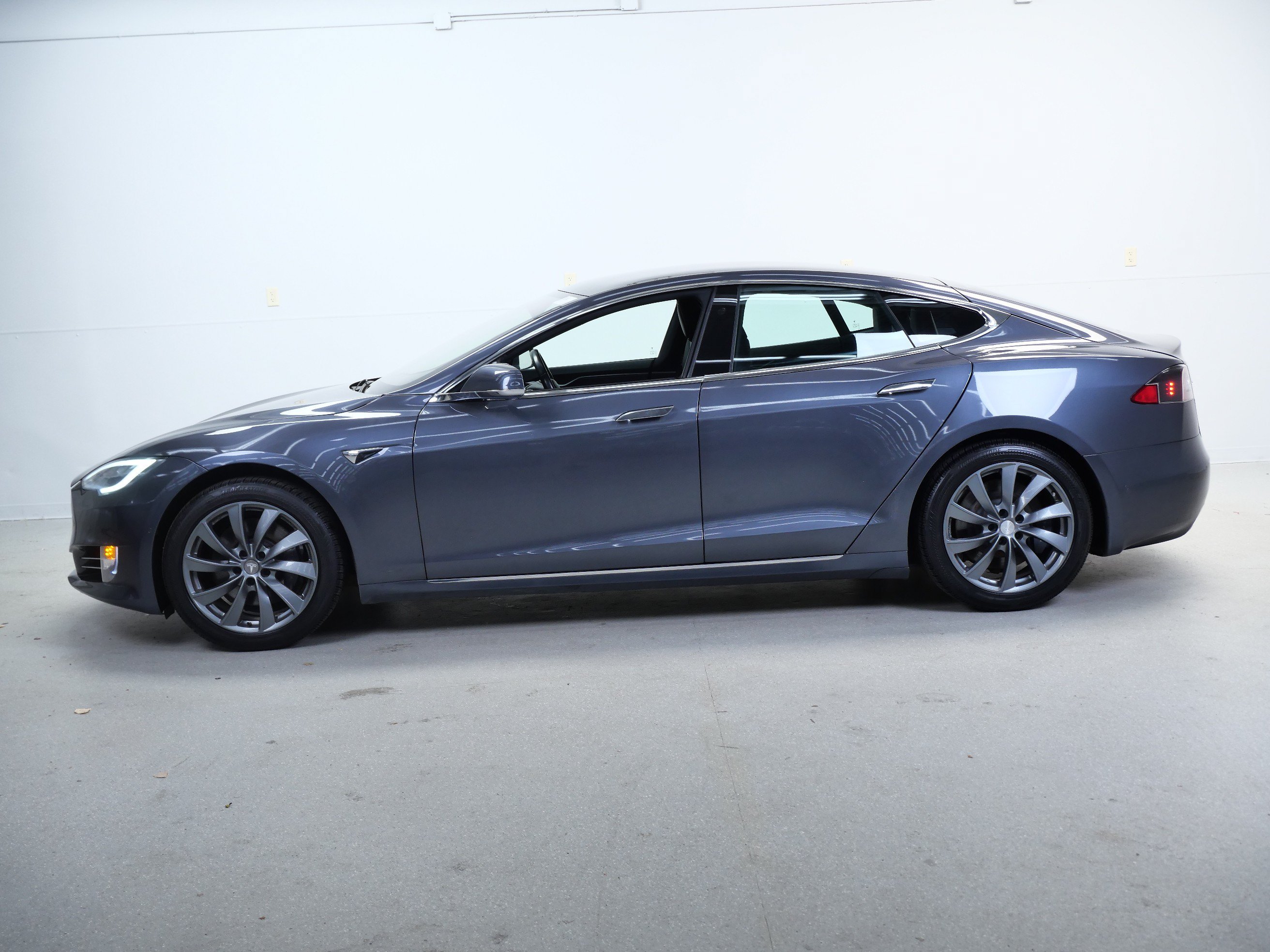 Used 2021 Midnight Silver Metallic Tesla Long Range Plus image 10