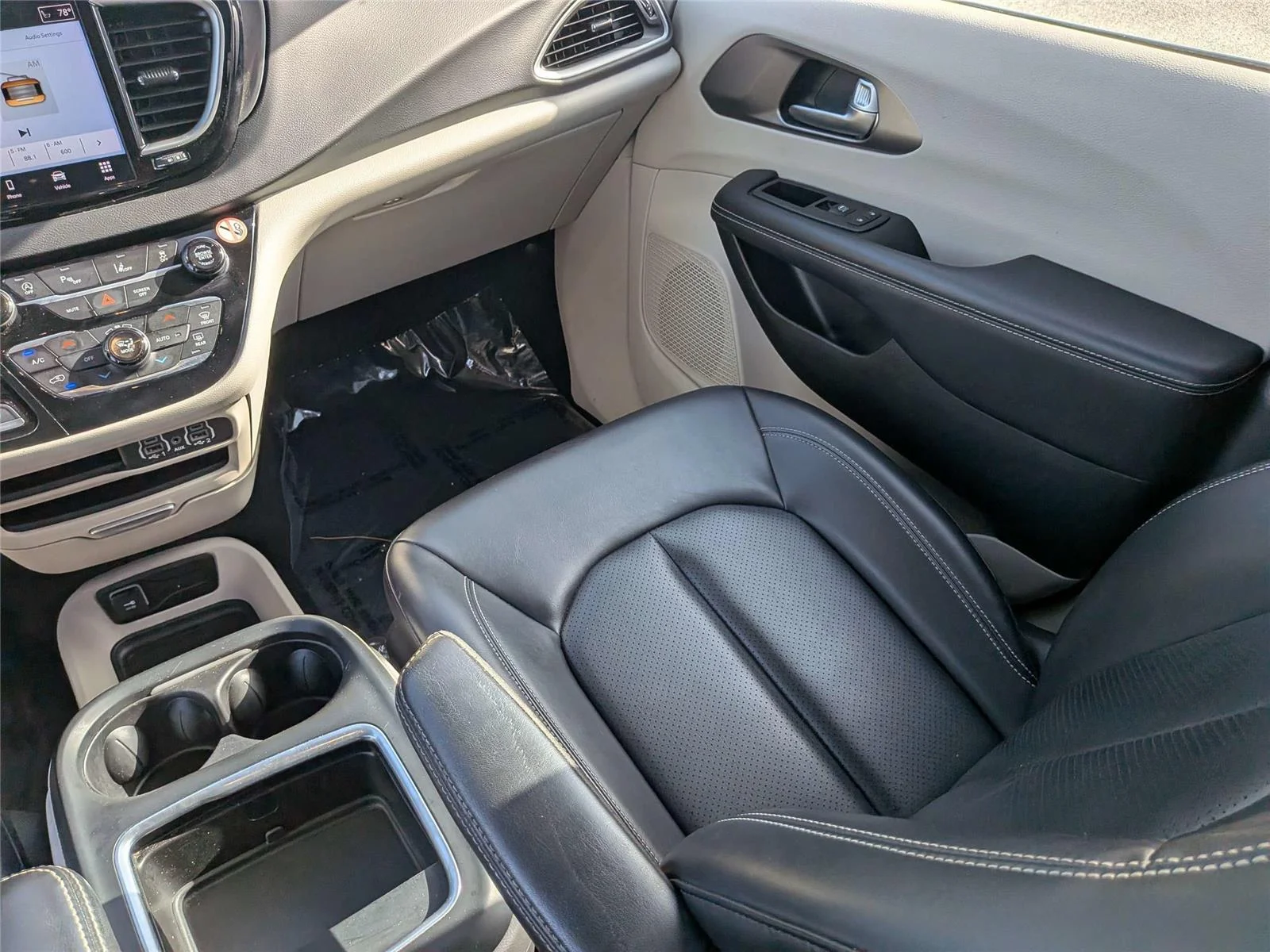 Used 2023 Gray Chrysler Touring L image 17