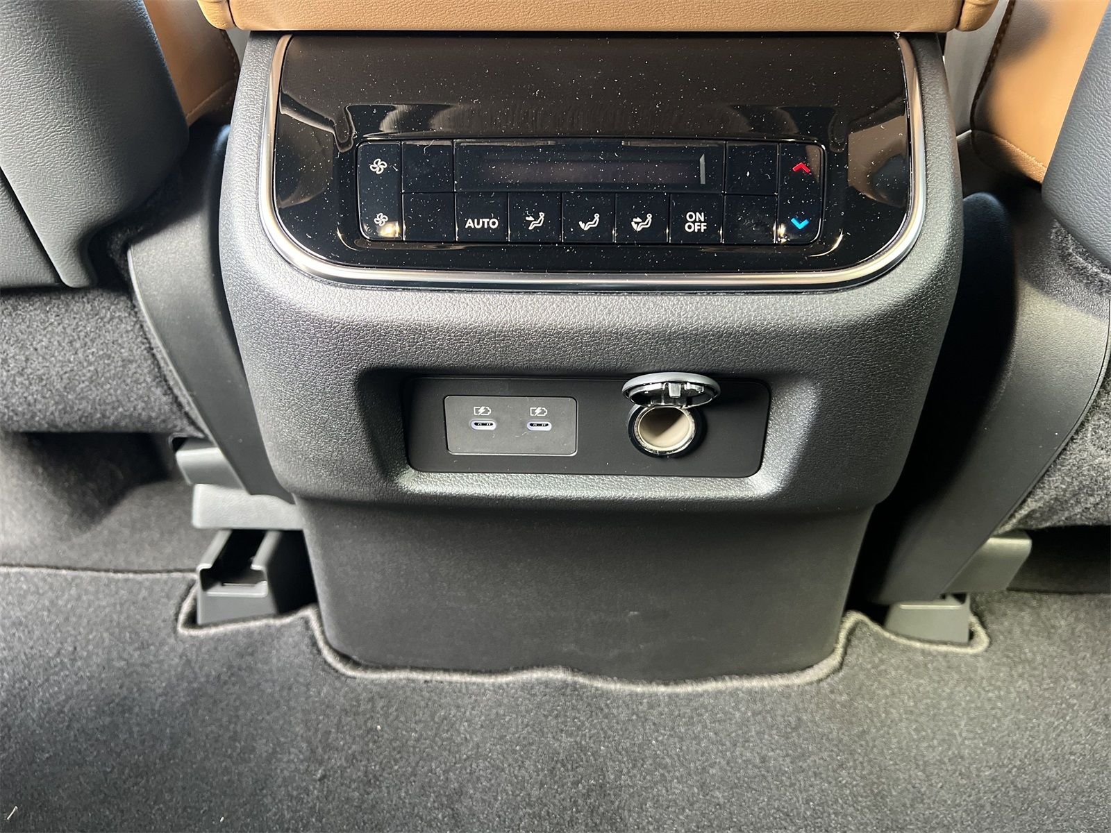 2025 Nissan Armada SL - Photo 23