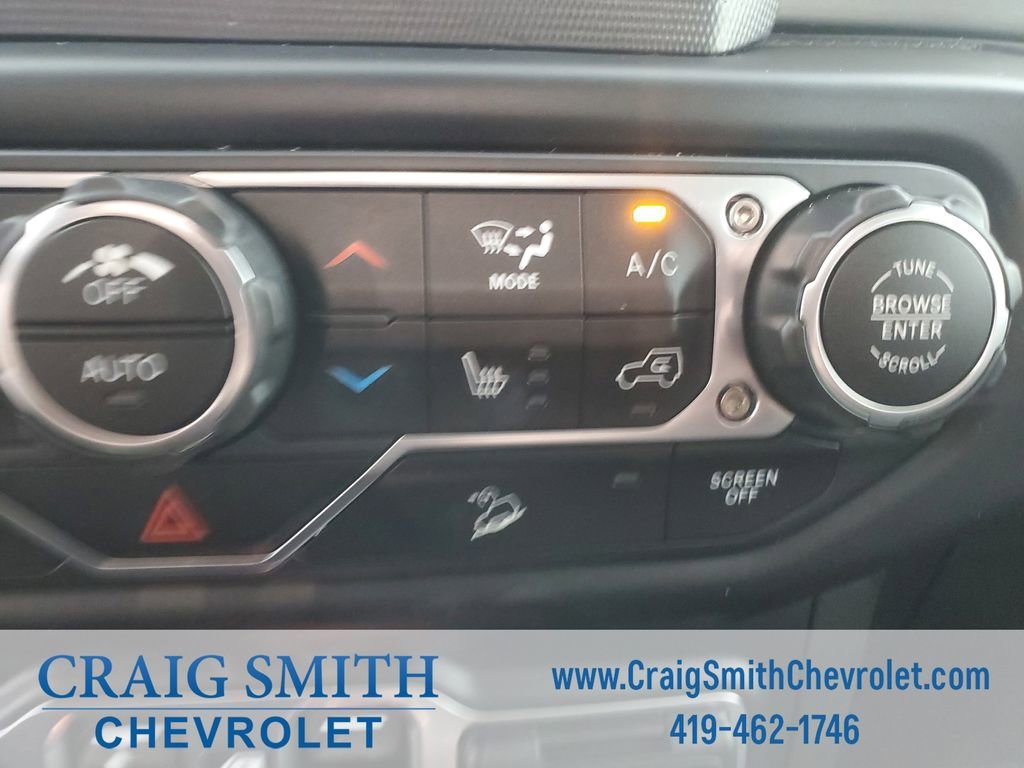 Used 2019 Red Jeep Sahara image 27