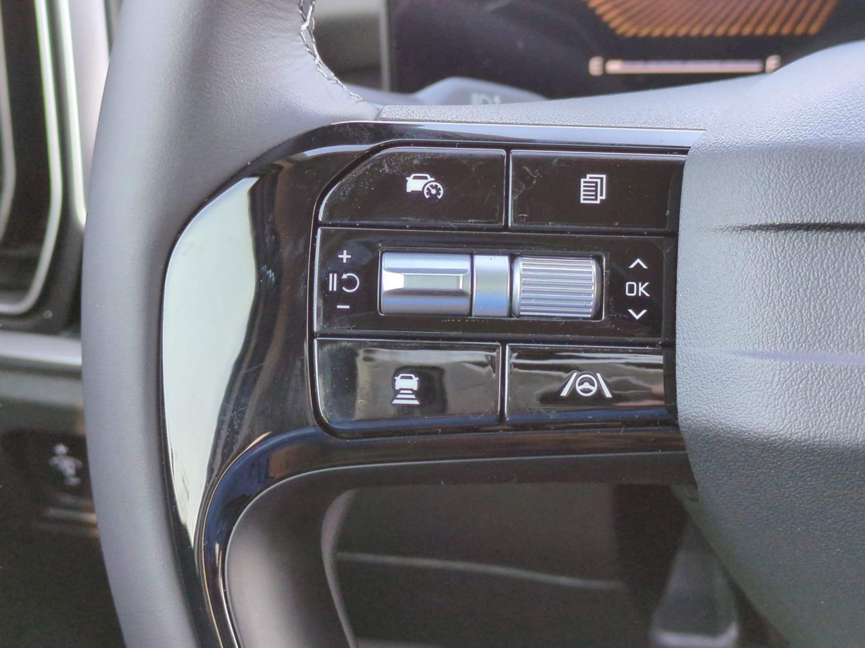 New 2026 Glacial White Pearl Kia LX image 19