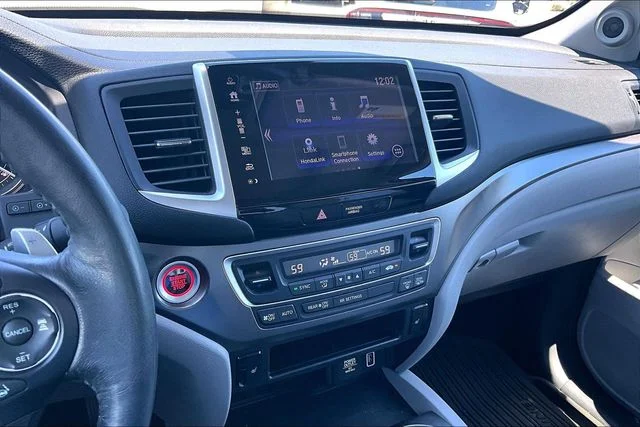 Used 2020 Lunar Silver Metallic Honda RTL image 22