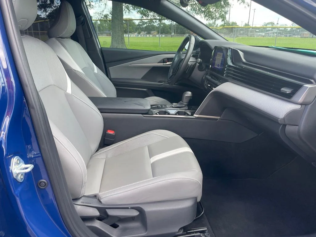 2025 Toyota Camry SE - Photo 21