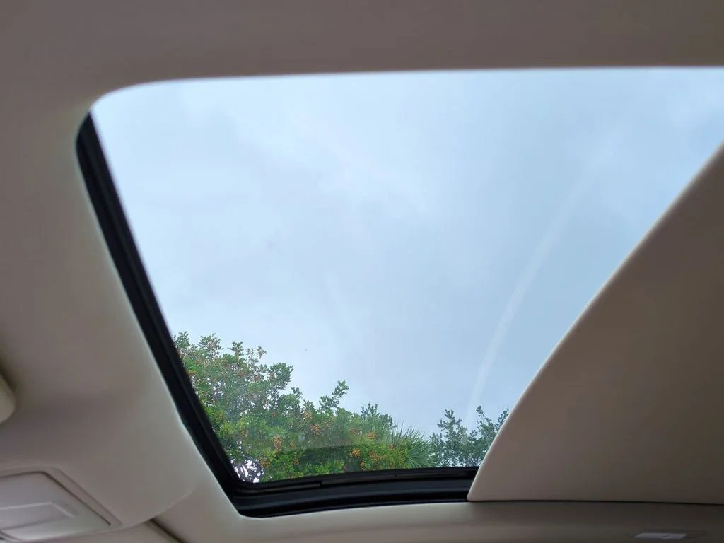 Used 2024  Acura Base image 20